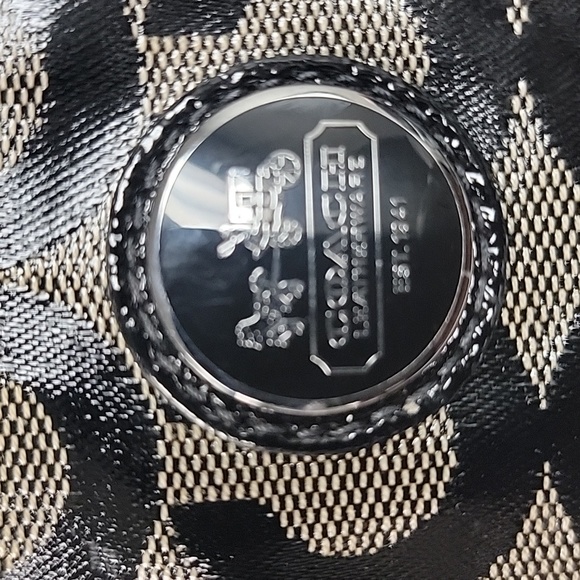 Brand new COACH purse - Picture 2 of 7